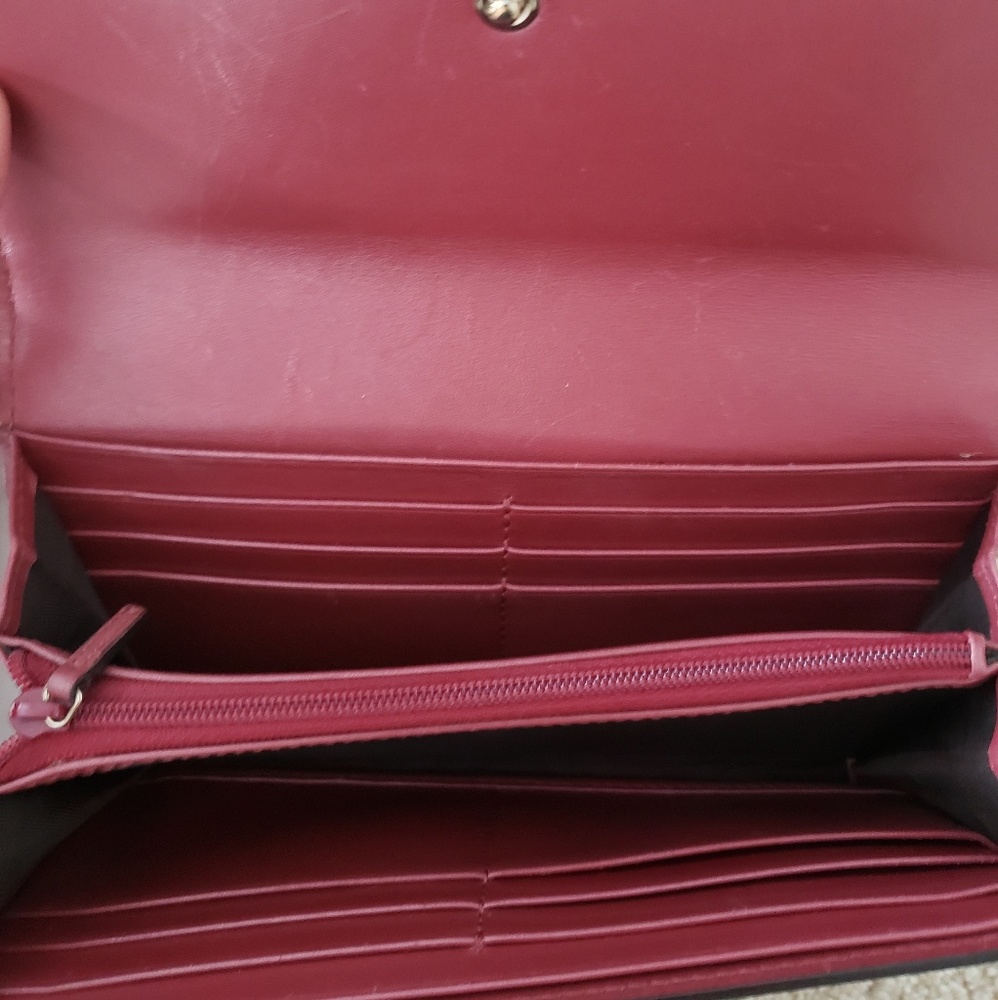 100% Auth Gucci Lovely Patent  Bifold Wallet - Picture 5 of 8